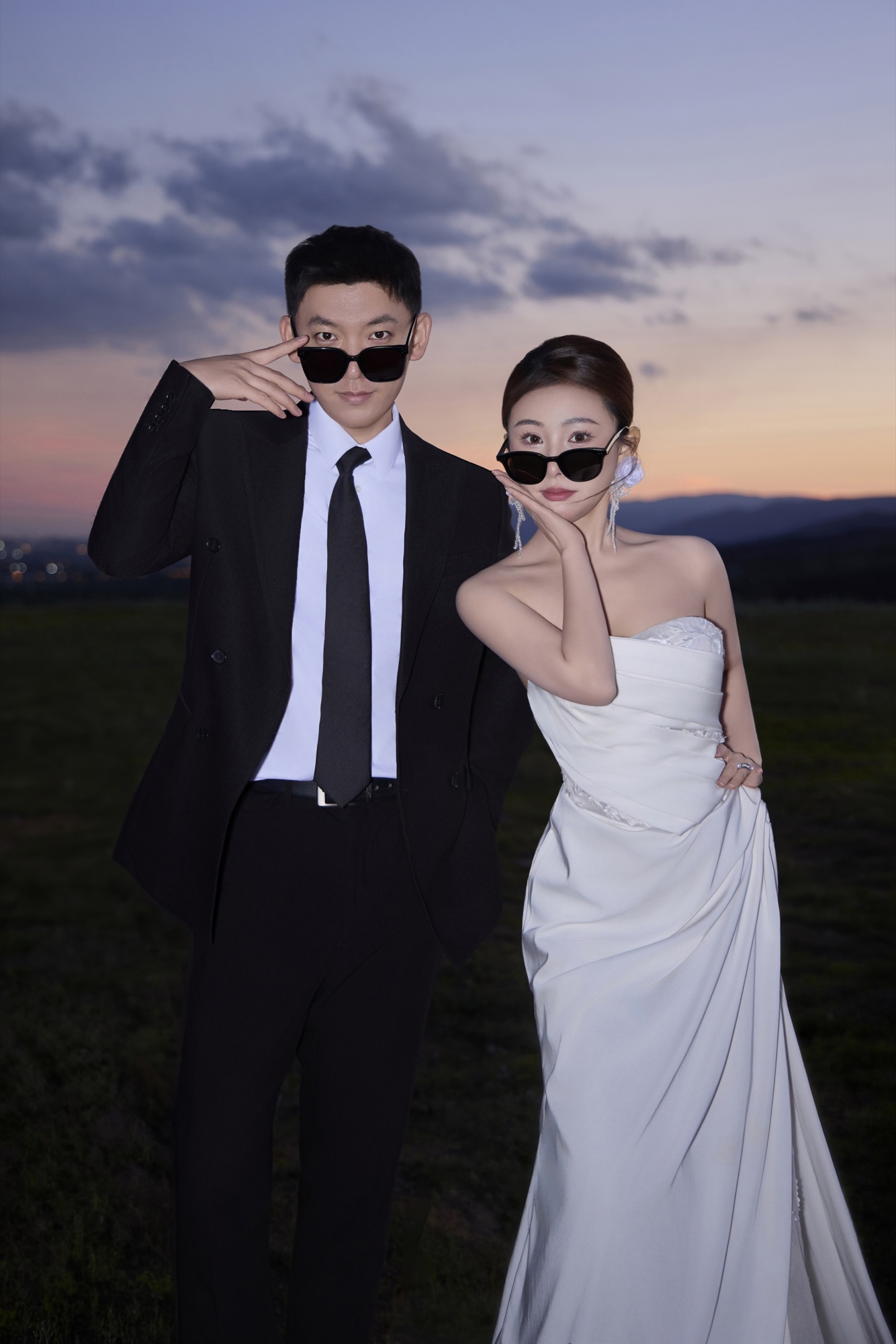刘亚桐和崔玲玲的个性婚纱照